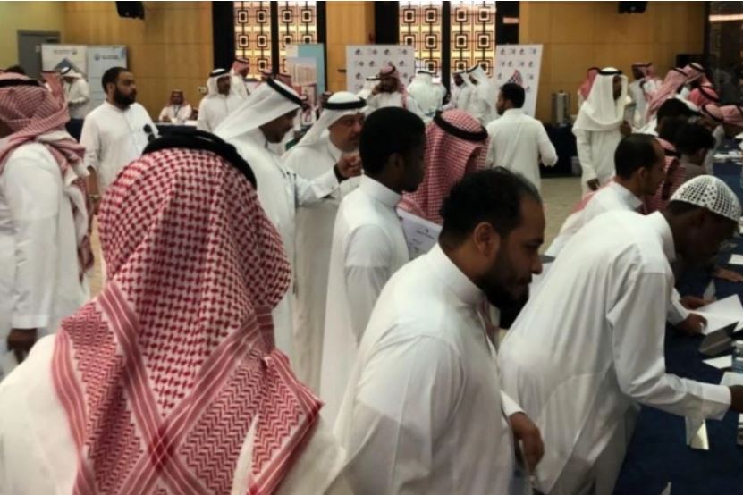 المهن المقصورة على السعوديين 2022 والمهن المسموح بها للأجانب